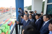 베트남 또 럼 당 서기장, 부산항 신항 방문..."스마트 운영 벤치마킹"