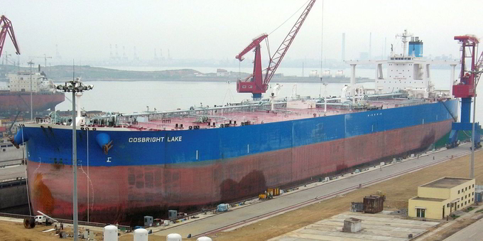 Cosco그룹 자회사인 칭다오베이하이중공업 도크에 있는 Cosco VLCC. 사진 : Cosco