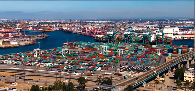  미 서안의 관문인 LA항과 롱비치항 전경. 사진 : Marine Exchange of Southern California