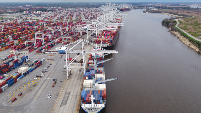 미국 서배너항에 기항한 컨테이너선들. 사진 : Port of Savannah)